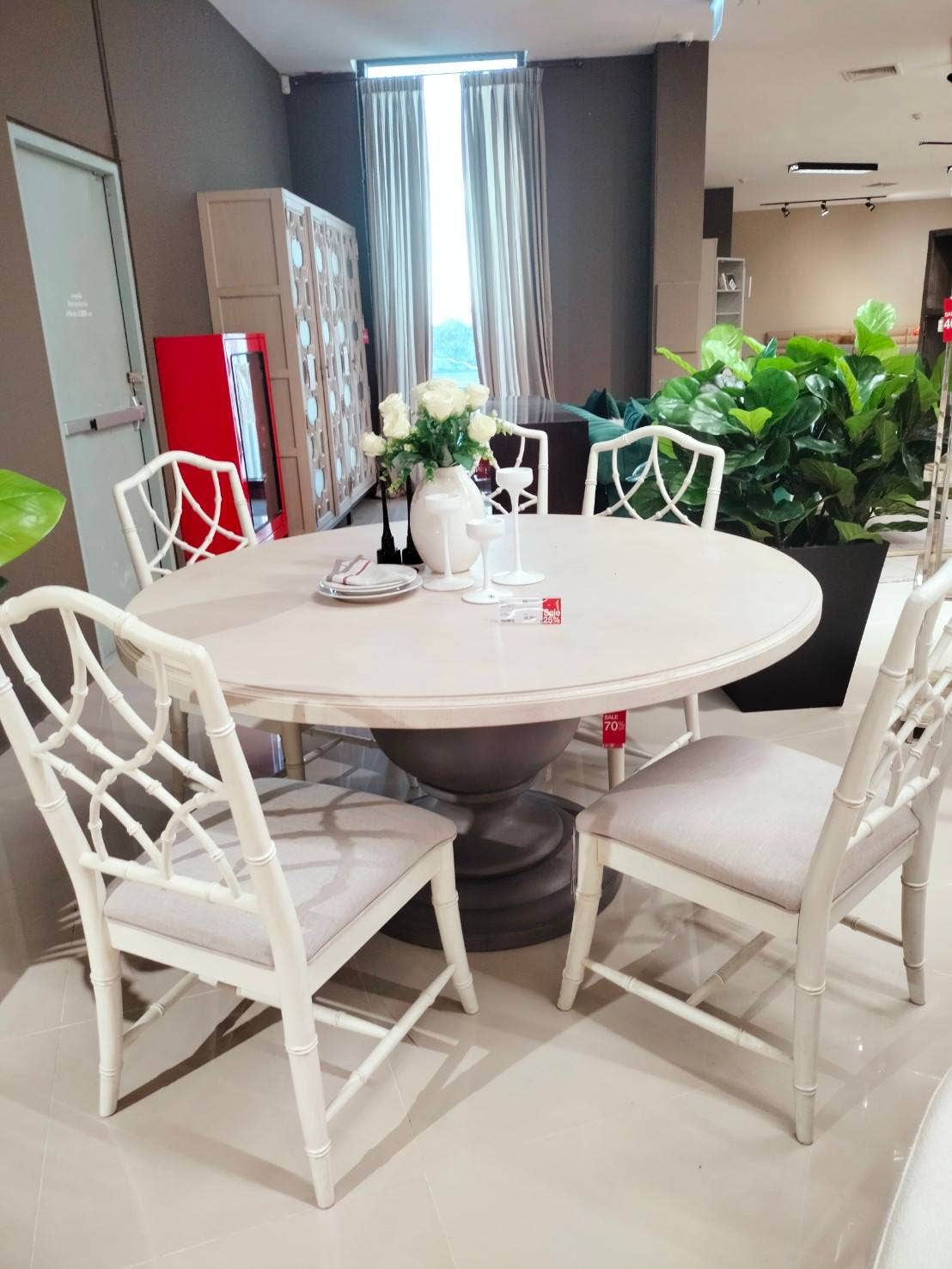 โต๊ะทานอาหาร โต๊ะอาหารไม้ล้วน รุ่น Bungalow สีสีครีม-SB Design Square