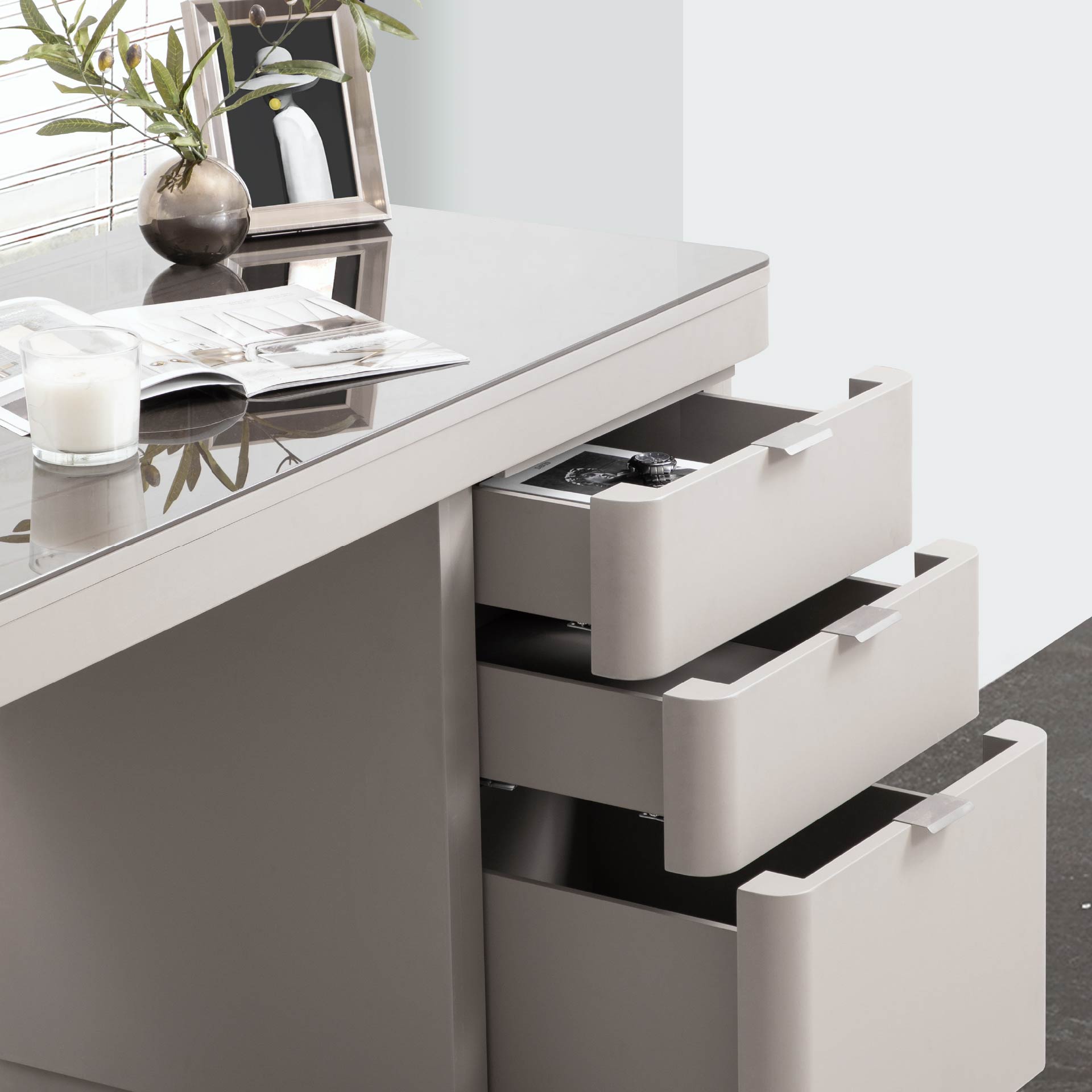 โต๊ะทำงาน รุ่น Karo สีเบจ1